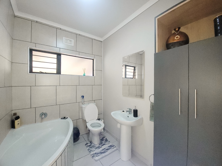 2 Bedroom Property for Sale in Van Der Hoff Park North West